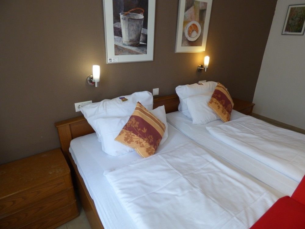 Hotel Art Inn Dinslaken Bagian luar foto