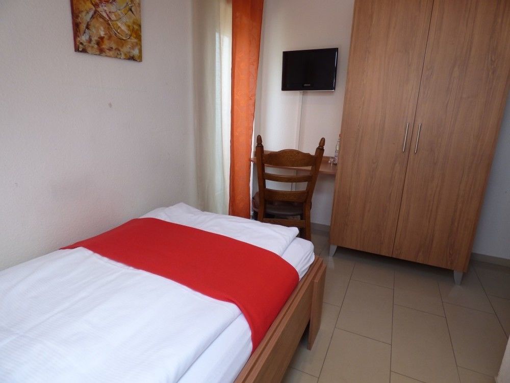 Hotel Art Inn Dinslaken Bagian luar foto