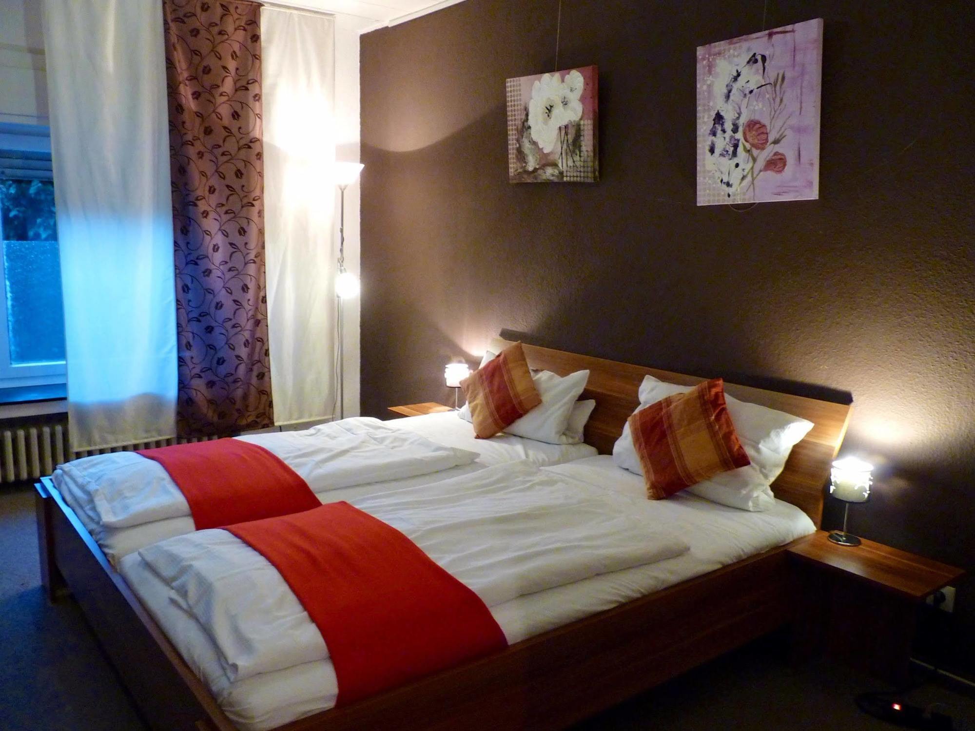Hotel Art Inn Dinslaken Bagian luar foto