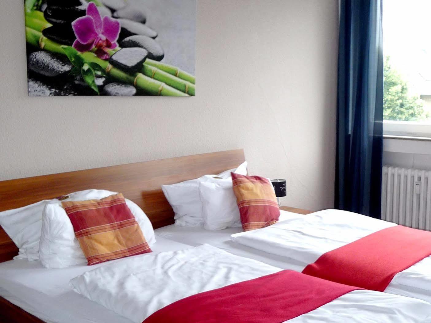 Hotel Art Inn Dinslaken Bagian luar foto