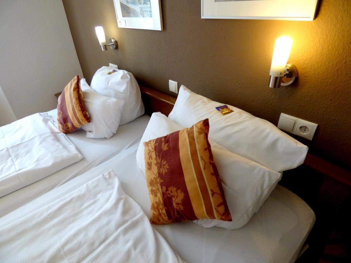 Hotel Art Inn Dinslaken Bagian luar foto