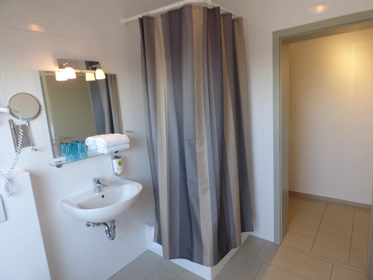 Hotel Art Inn Dinslaken Bagian luar foto