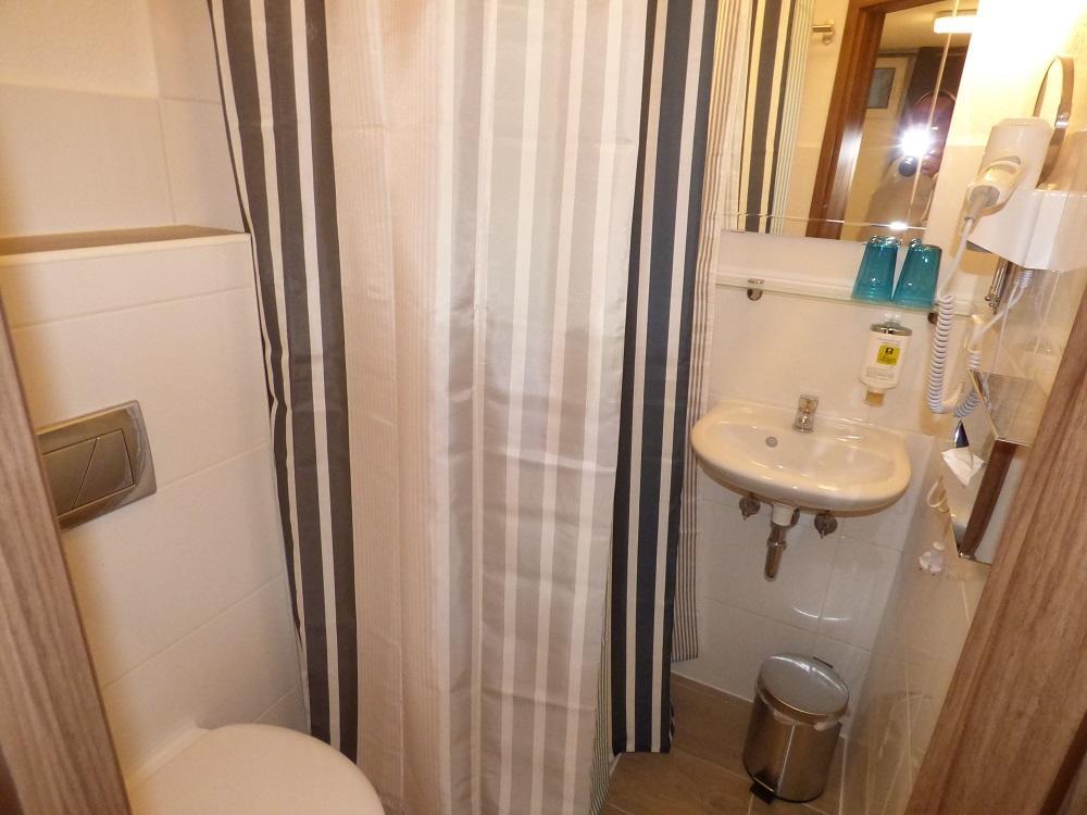 Hotel Art Inn Dinslaken Bagian luar foto