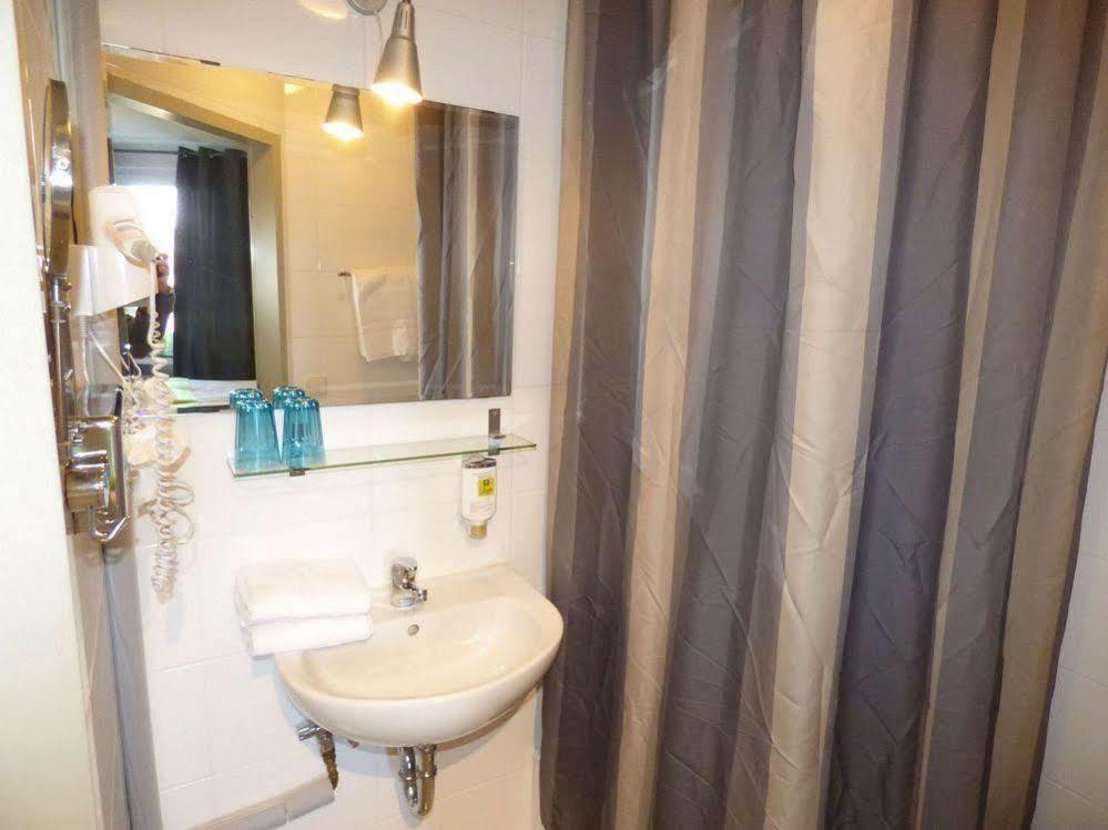 Hotel Art Inn Dinslaken Bagian luar foto
